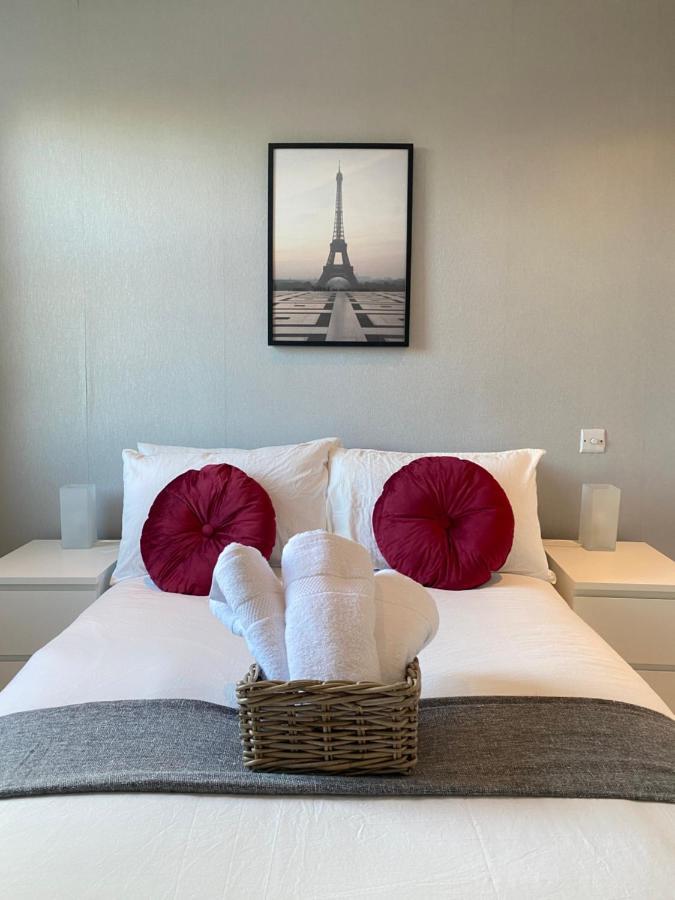 Charming & Bright 2-bed Apt Close To Station Apartament