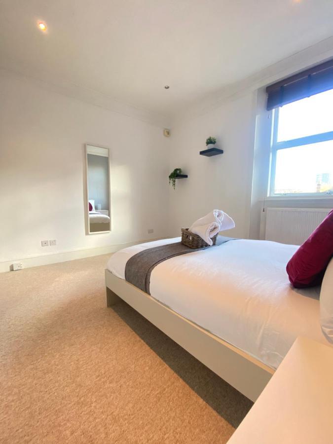 Charming & Bright 2-bed Apt Close To Station Apartament Londra