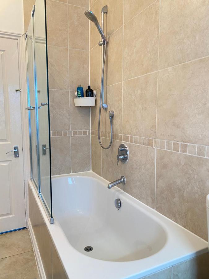 Charming & Bright 2-bed Apt Close To Station * Londra